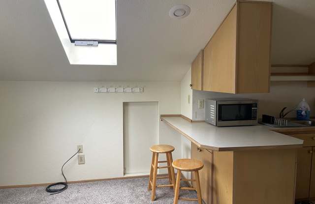 Above Garage Studio Apartment - $1400 photos photos