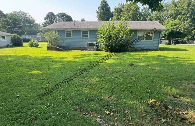Charming 2-Bedroom Home with Large Yard & Garage Gallery 4