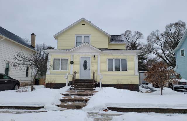 915 Barland Street - 2 photos photos