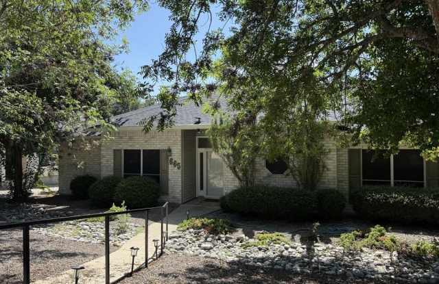 665 Oak Hollow Dr Gallery 1