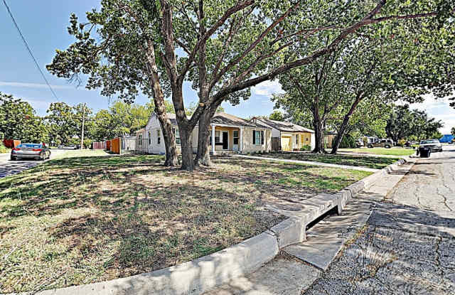 2712 Mission St - 2712 Mission Street, Fort Worth, TX 76109
