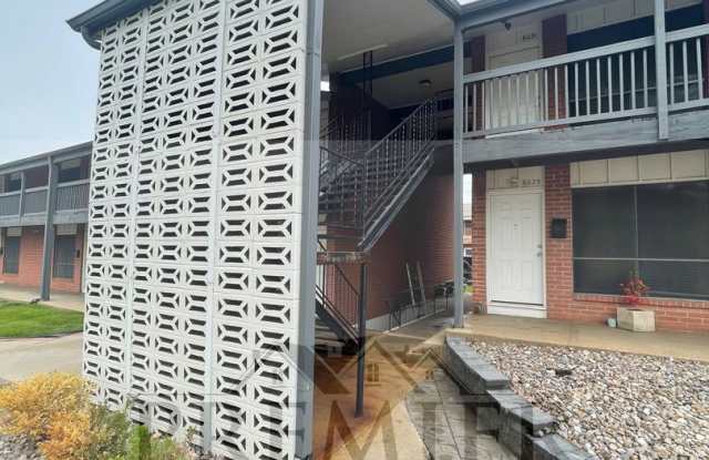 6027 Barton Dr Shawnee, KS 66203 1 bedroom / 1 bath apartment - 60 West Apartments - Great location Rent $850 + $35 water fee photos photos