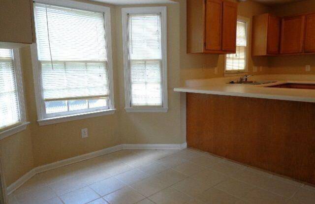 Beautiful 4 Bedroom Home-122 Archdale Drive Gallery 4