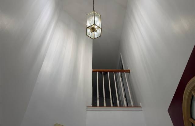7813 Cross Creek Circle Gallery 3