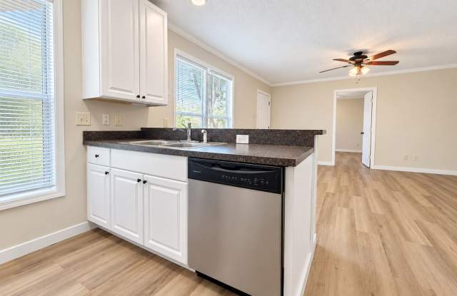 2 Bed and 2 bath close to UF Gallery 3
