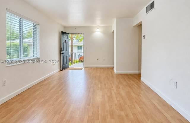 8617 SW 68th Ct Gallery 3