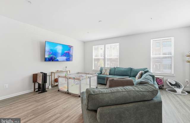 6066 BEAKE ST Gallery 3