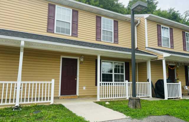 3 Bedroom 2.5 Half Bath Townhouse photos photos