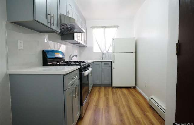 52-11 Seabury Street Gallery 2