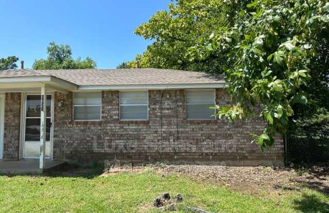 3027 Clarke St - 3027 Clarke Street, Choctaw, OK 73020