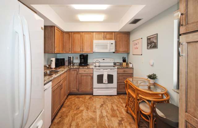 Summer Green Seasonal Condo for Rent Gallery 4