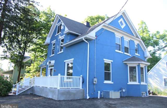 201 UNIVERSITY Boulevard Gallery 2