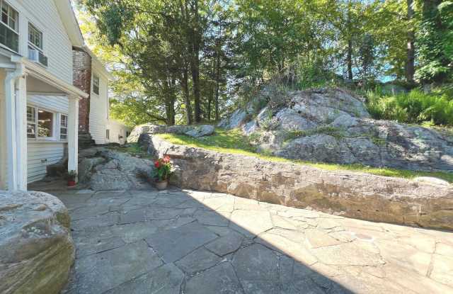 301 Haviland Road Gallery 3