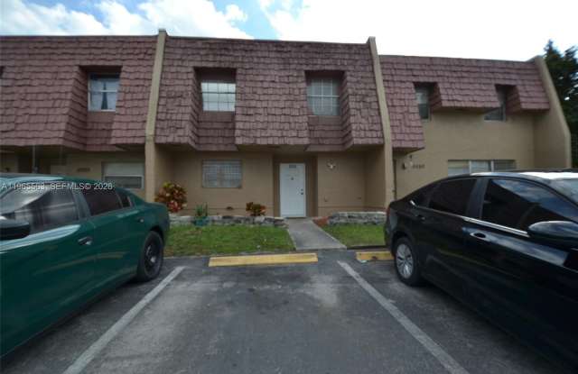 5040 SW 13th St photos photos