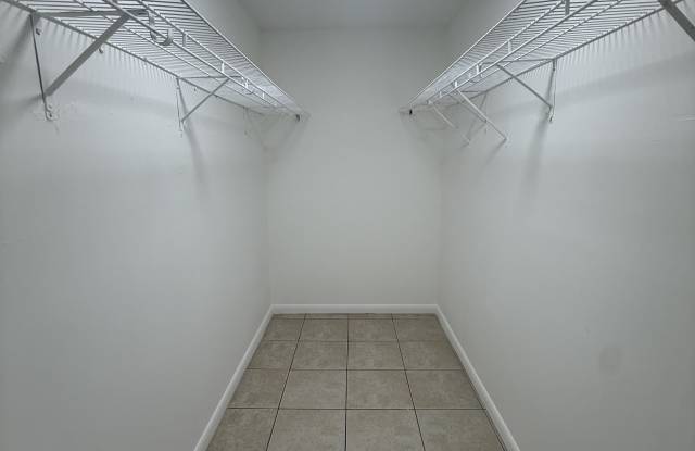2916 NW 55th Avenue- 1B Gallery 3