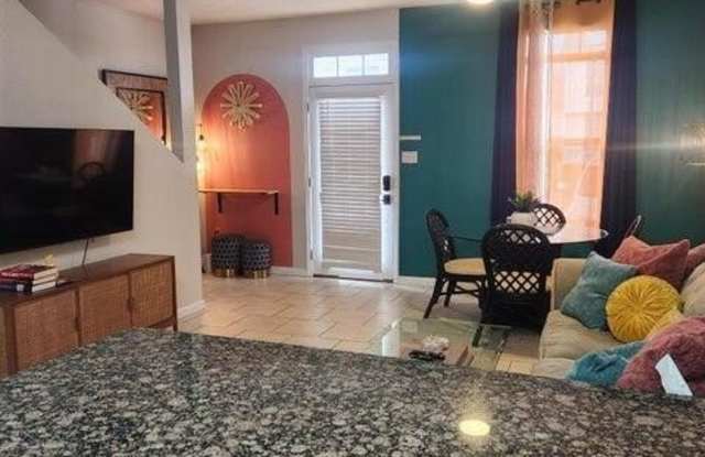1120 Century Oaks lot: A Gallery 2