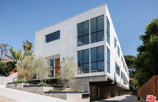 1628 Micheltorena St Gallery 4