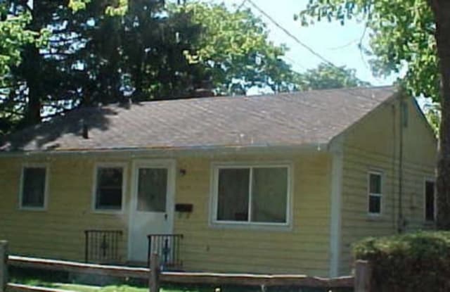 1225 Glenn Street - 1225 Glenn Street, Lansing, MI 48915