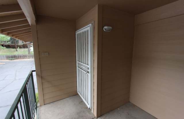Move-In Rent Special | University Heights 2-Bedroom Condo | Private Balcony Near NAU Gallery 4