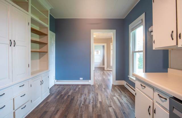 Small Town Charm | Close to Rochester | Great Green Space! Gallery 4