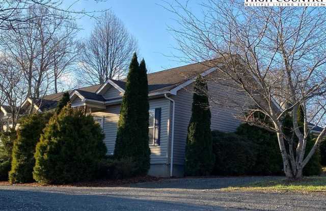 403 Ridgecrest Avenue - 403 Ridgecrest Avenue, West Jefferson, NC 28694