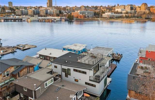 3bd/2.5ba Seattle Houseboat photos photos