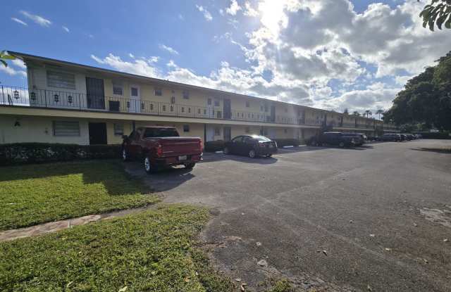 2-Bed, 2-Bath Miami Condo in HOA Community – Pool, Laundry On-Site photos photos