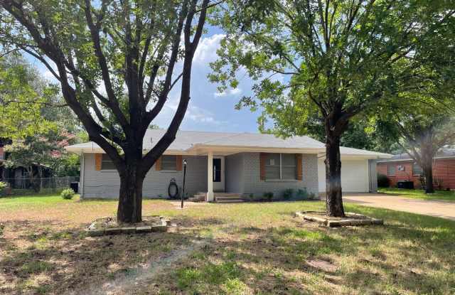 Now available! Pet Restrictions. Charming 3 bed, 3 bath, 2 car garage photos photos