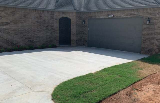 3 bedroom, 2.5 bathroom, 2 car garage Gated Neighborhood - 4530 Enclave Dr, Norman, OK 73072