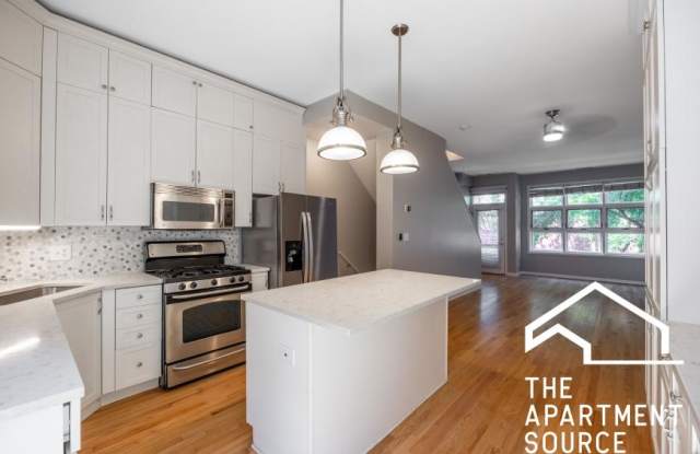 855 W Erie photos photos