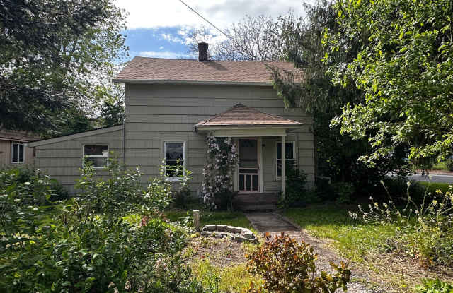 3 Bedroom 2 Bath Single Family house with large yard - 230 Craven Street South, Monmouth, OR 97361