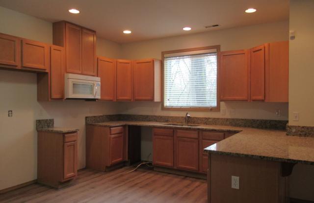 Light and Bright 3 bedroom 2.5 bath Townhome in Renton Gallery 4
