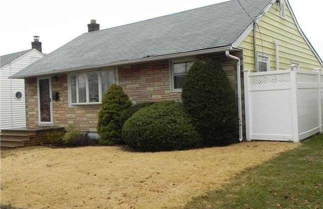 82 Myers Avenue - 82 Myers Avenue, Hicksville, NY 11801