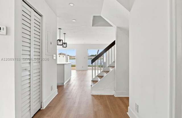 17561 SW 140th Ct Gallery 4