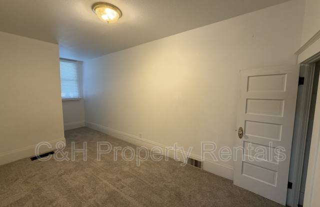 504 7th Street West - 1 Gallery 4