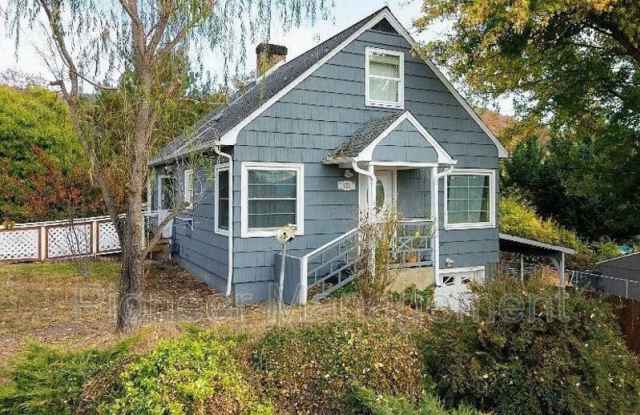 1021 Northeast Alameda Avenue - 1021 Northeast Alameda Avenue, Roseburg, OR 97470