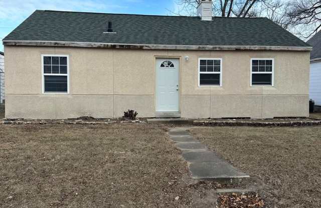 Newly Remodeled 3 Bedroom 1 Bath home with single stall garage 610 Sherman Waterloo, IA 50703 photos photos