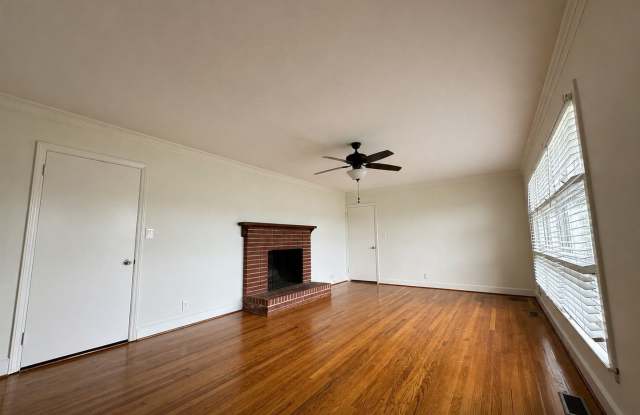 Large Brick Home with Beautiful Interior! Gallery 3
