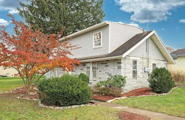 Beautiful 3 Bedroom, 1.5 Bath in Colonial West York! - 2435 Middle Street, Shiloh, PA 17408