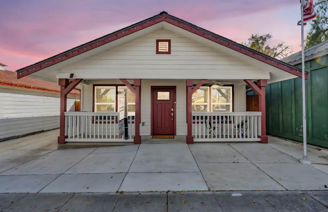 Luxury Downtown ADU Home - Pet Friendly - Located only 2 blocks from the south-side of downtown Livermore. SHORT  LONG-TERM OPTIONS AVAILABLE. PET-FRIENDLY. UTILITIES NOT INCLUDED - 507 Maple Street, Livermore, CA 94550