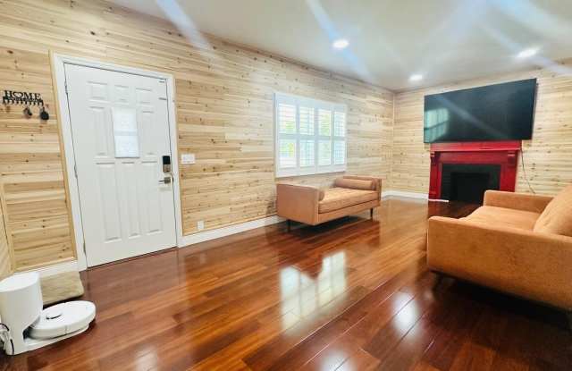 6804 BARRY Road Gallery 3