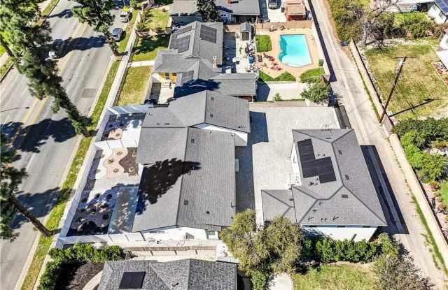 18225 Chatsworth photos photos