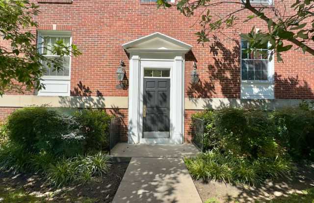 Charming and Spacious One Bedroom in Homeland Southway! photos photos