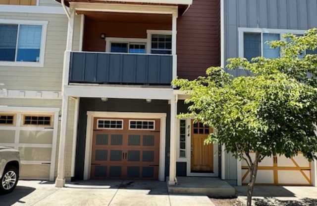 3 LEVEL CONDO W/ UPGRADES, GARAGE/ FENCED YARD photos photos
