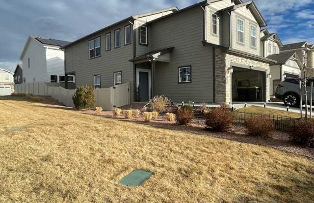 IMMACULATE 4 BED/2.25 BATH CUSTOM BUILT HOME IN SKYLINE RIDGE! photos photos