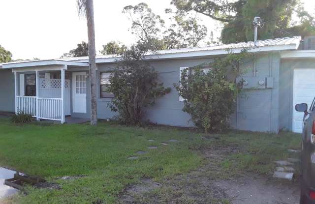Great location two bedroom one bath with a garage photos photos Great location two bedroom one bath with a garage photos photos