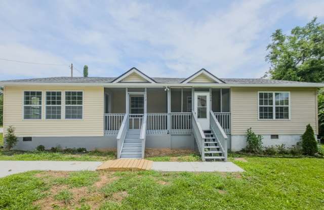 Knoxville 37921 - 3 bedroom, 2 bath Duplex - Contact Ryan Fogarty 865-333-4840 photos photos