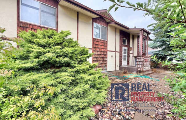 4 bed 2.5 Bath Home 2 car garage - Highland Area - Small pets negotiable Gallery 3