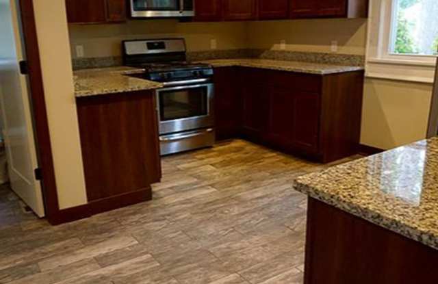 Affordable 6-Bedroom3 bath House Close to U of M Campus Gallery 4
