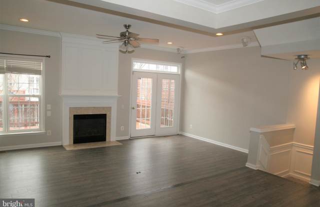 22488 MAISON CARREE SQUARE Gallery 3